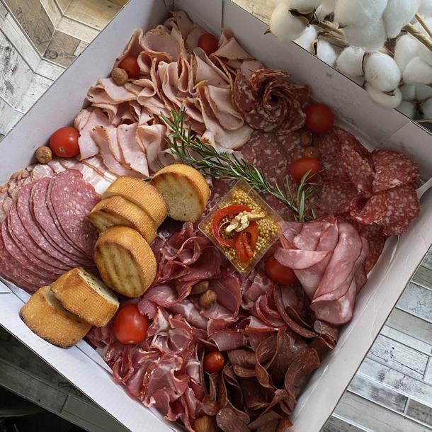 Сет мясных деликатесов