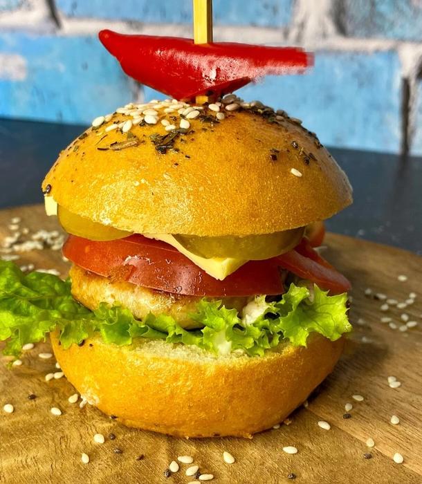 Мини-бургер с куриной котлеткой