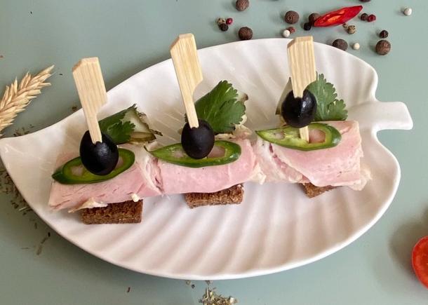 Канапе с бужениной