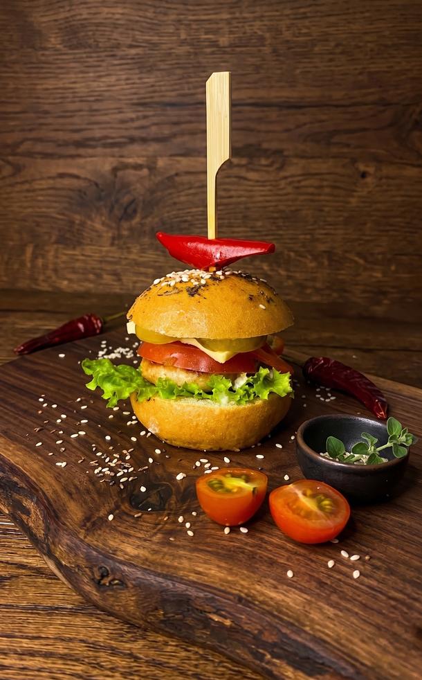 Мини-бургер с курицей Мини-бургер с курицей