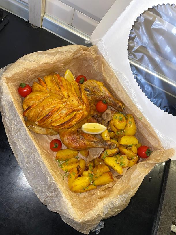 Курица запеченная в духовке с картофелем по деревенски