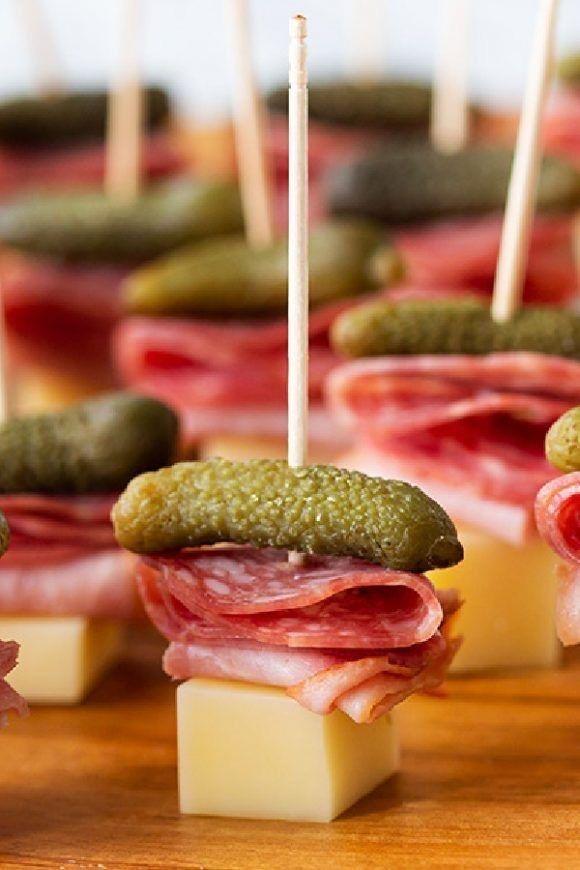 Канапе с маринованными огурчиками