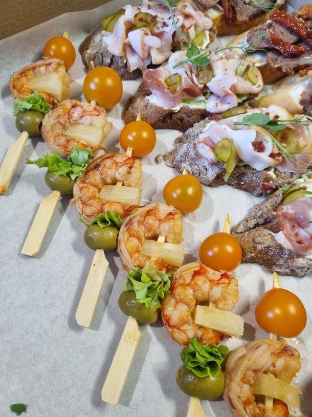Канапе с креветкой