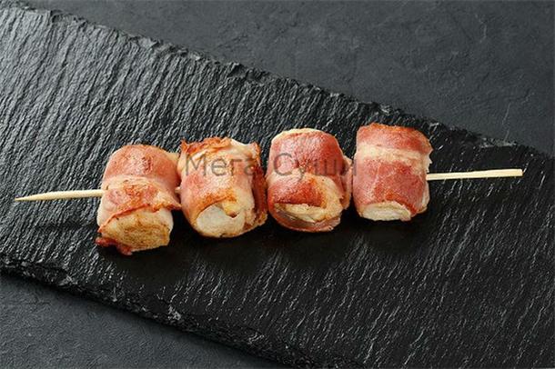 Тефтели в беконе на шпажках Тефтели в беконе на шпажках