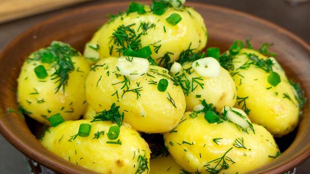Картофель отварной с маслом и зеленью