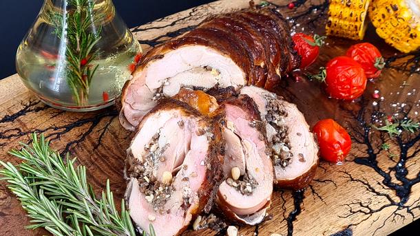 Куриный рулет BBQ с грибами и кедровым орехом