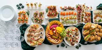 Фуршетный сет стандарт с горячими закусками на 10 персон