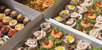 Сытный фуршет на 15-16 персон с жюльеном и салатами