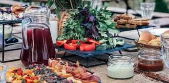 Доставка блюд и напитков на 18 персон