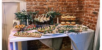 Доставка блюд и напитков на 24 персоны