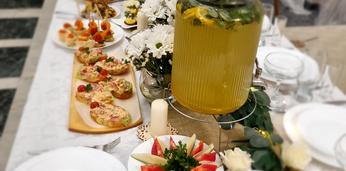 Доставка блюд и напитков на 8 персон