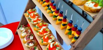 Сытное меню с горячими закусками с напитками на 23 персоны