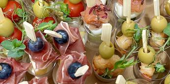 Закуски, салаты, горячие блюда на 12 персон